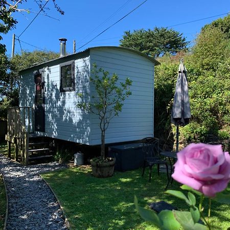 Tides Reach, Deluxe Shepherds Hut 1, 100M From The Beach Saint Merryn Exterior photo
